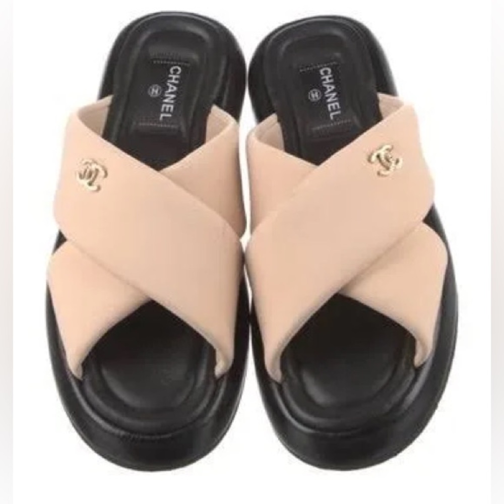 Chanel interlocking CC slides. NWT